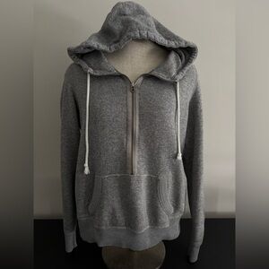 American Eagle Outfitters in a Half Zip Hoodie with Kangaroo Pocket - Size Large